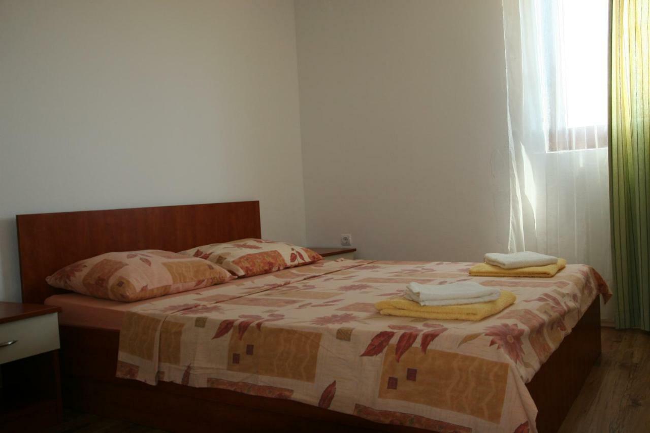 Apartments Sara Vlašići Bagian luar foto