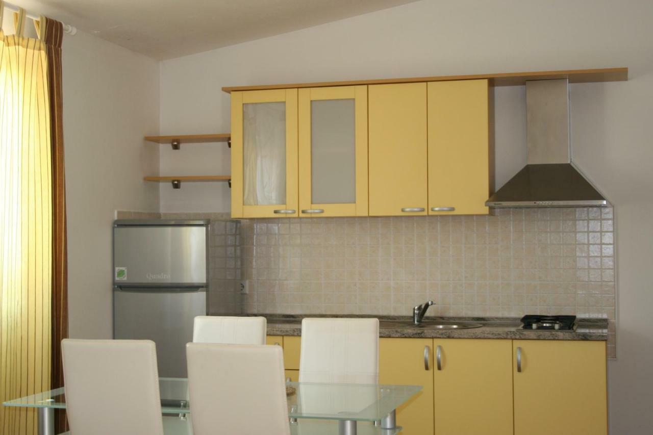 Apartments Sara Vlašići Bagian luar foto