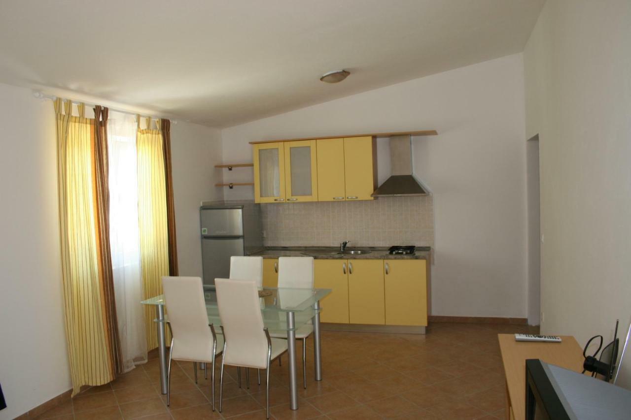 Apartments Sara Vlašići Bagian luar foto