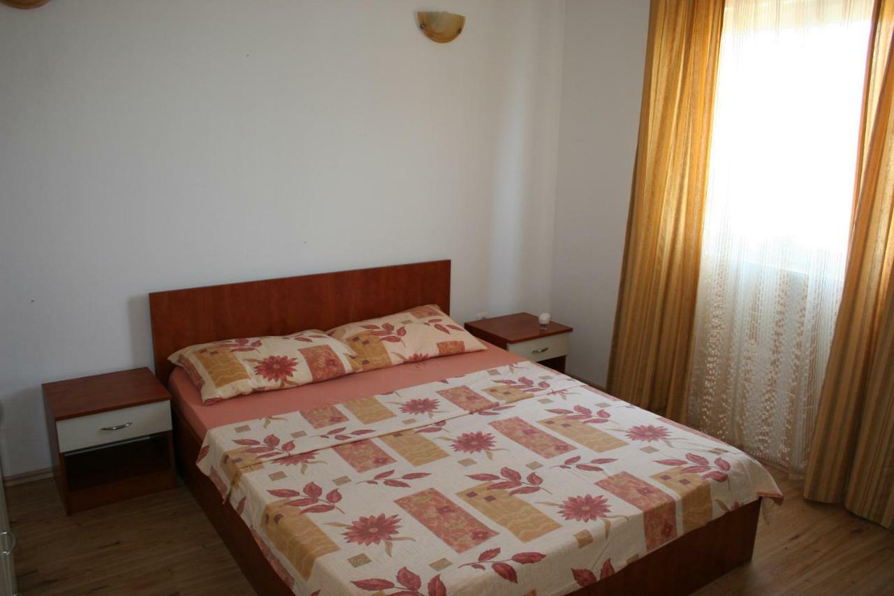 Apartments Sara Vlašići Bagian luar foto